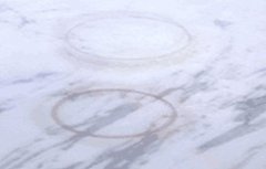 如何輕松去除廚房臺(tái)面上干了的醬油漬？